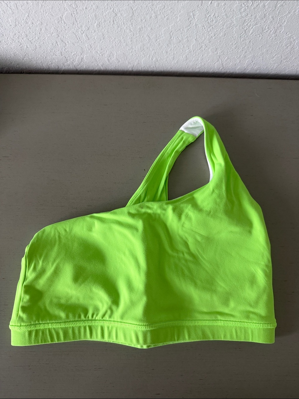 Fleo Neon Lime One-Shoulder Sports Bra